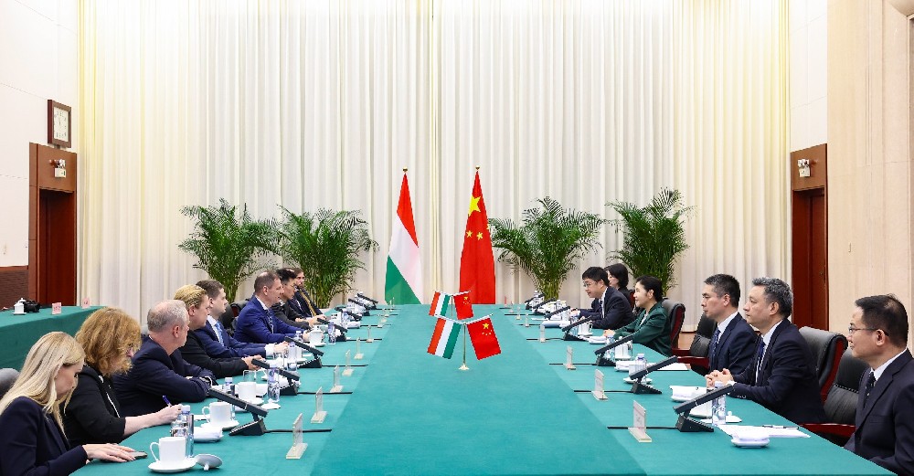 二十届中央纪委五次全会与会同志谈学习贯彻 习近平总书记重要讲话精神